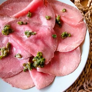 Rosbief met salsa verde